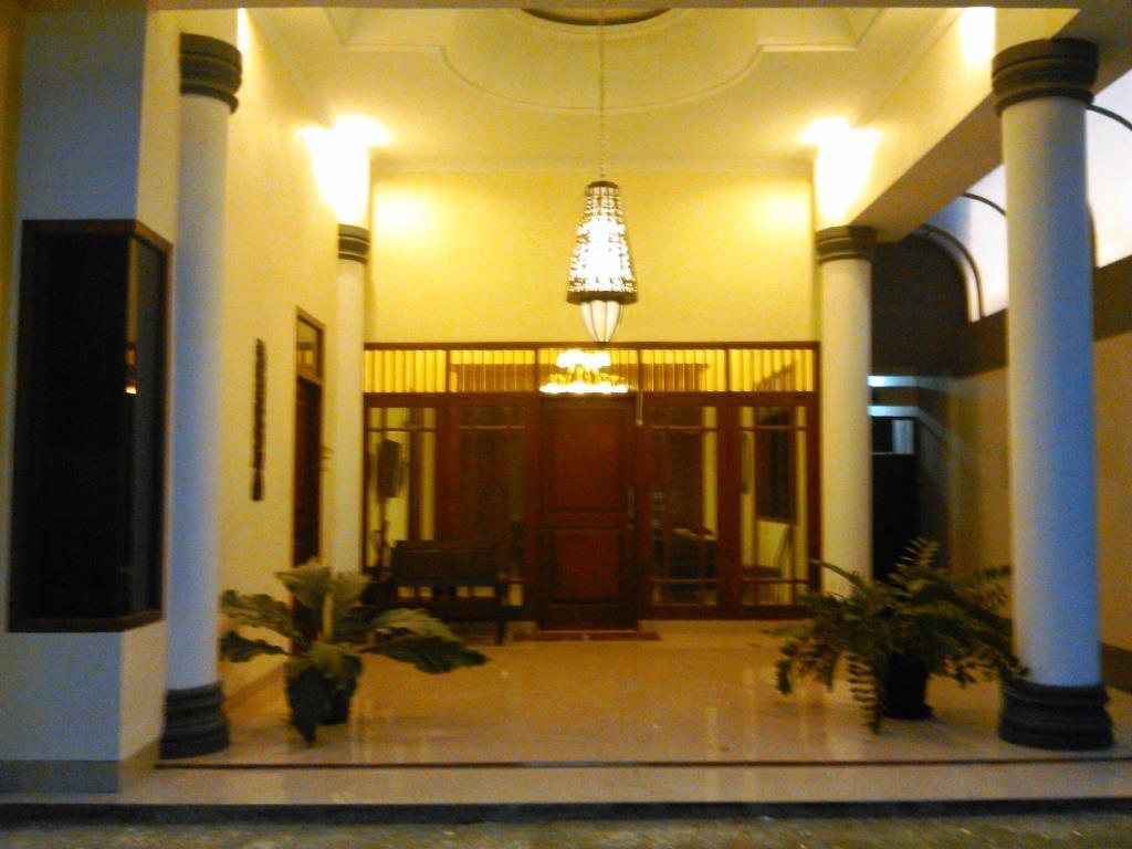 Griya Putri Dewi Guesthouse Γιογκιακάρτα Εξωτερικό φωτογραφία