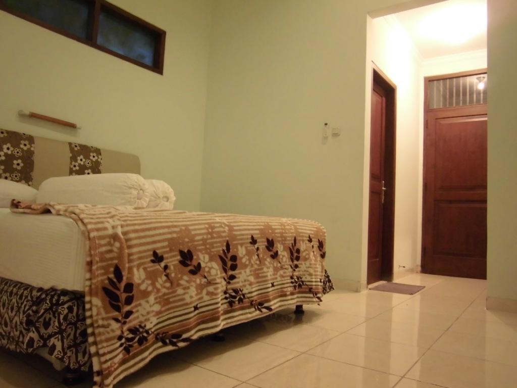 Griya Putri Dewi Guesthouse Γιογκιακάρτα Εξωτερικό φωτογραφία