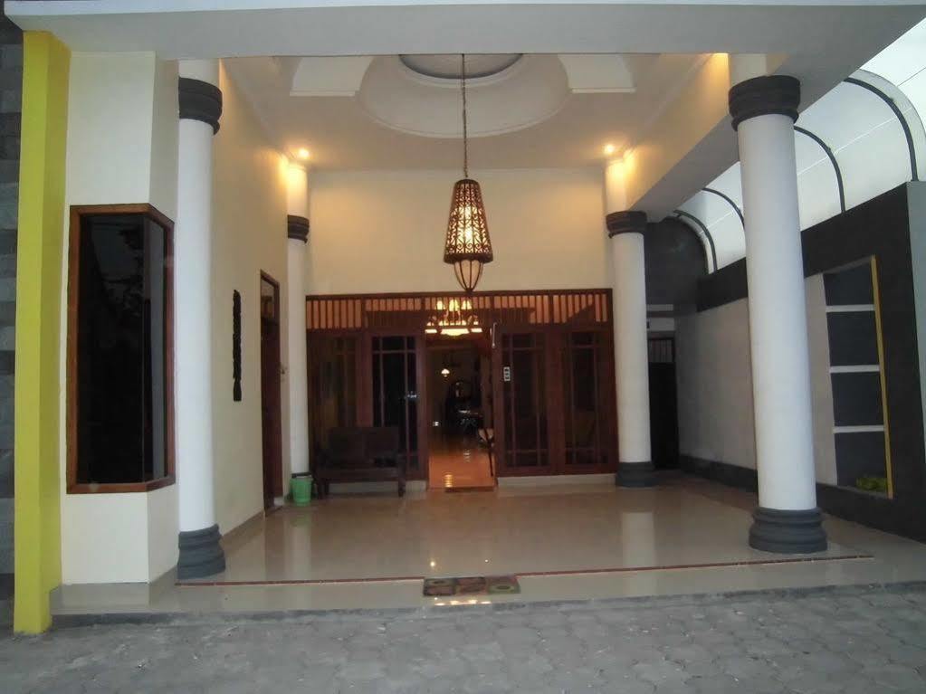 Griya Putri Dewi Guesthouse Γιογκιακάρτα Εξωτερικό φωτογραφία