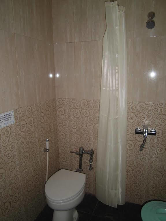 Griya Putri Dewi Guesthouse Γιογκιακάρτα Εξωτερικό φωτογραφία