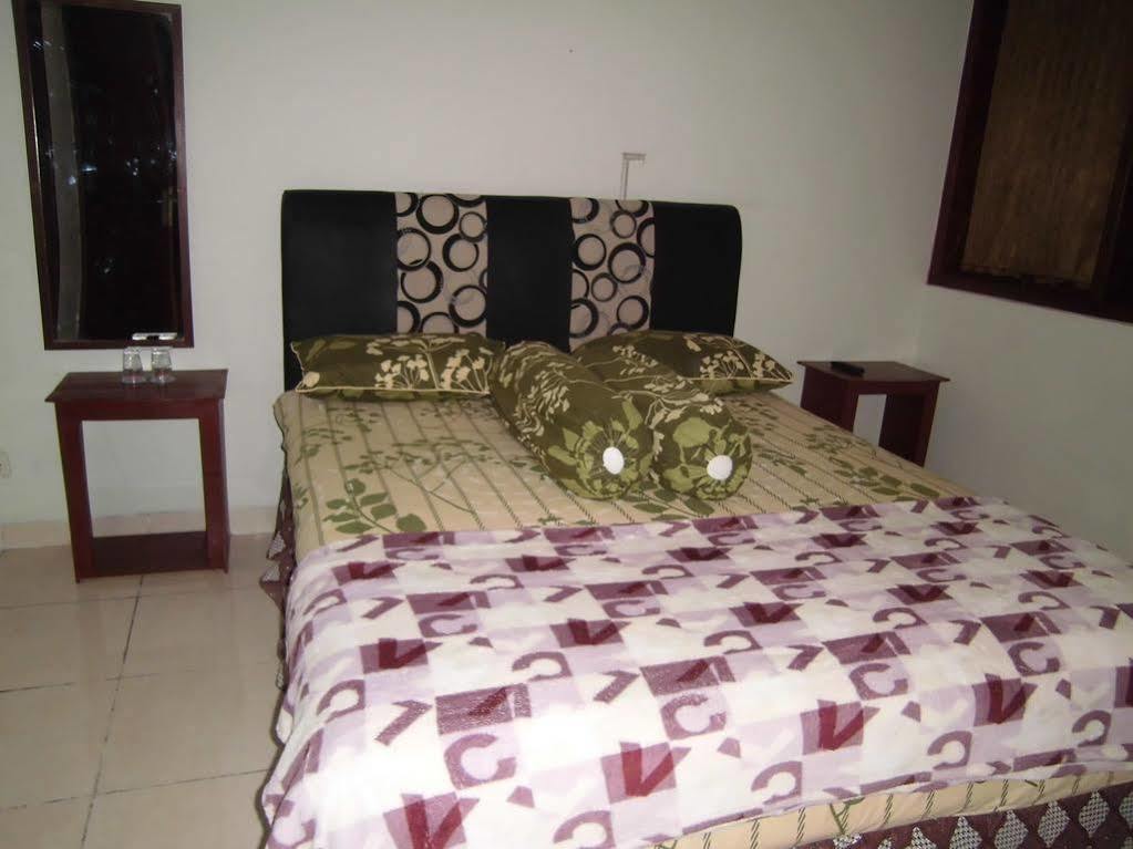 Griya Putri Dewi Guesthouse Γιογκιακάρτα Εξωτερικό φωτογραφία