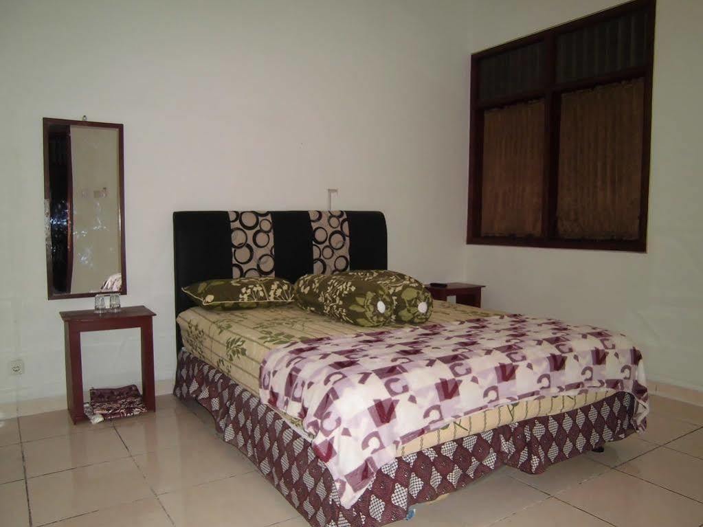 Griya Putri Dewi Guesthouse Γιογκιακάρτα Εξωτερικό φωτογραφία