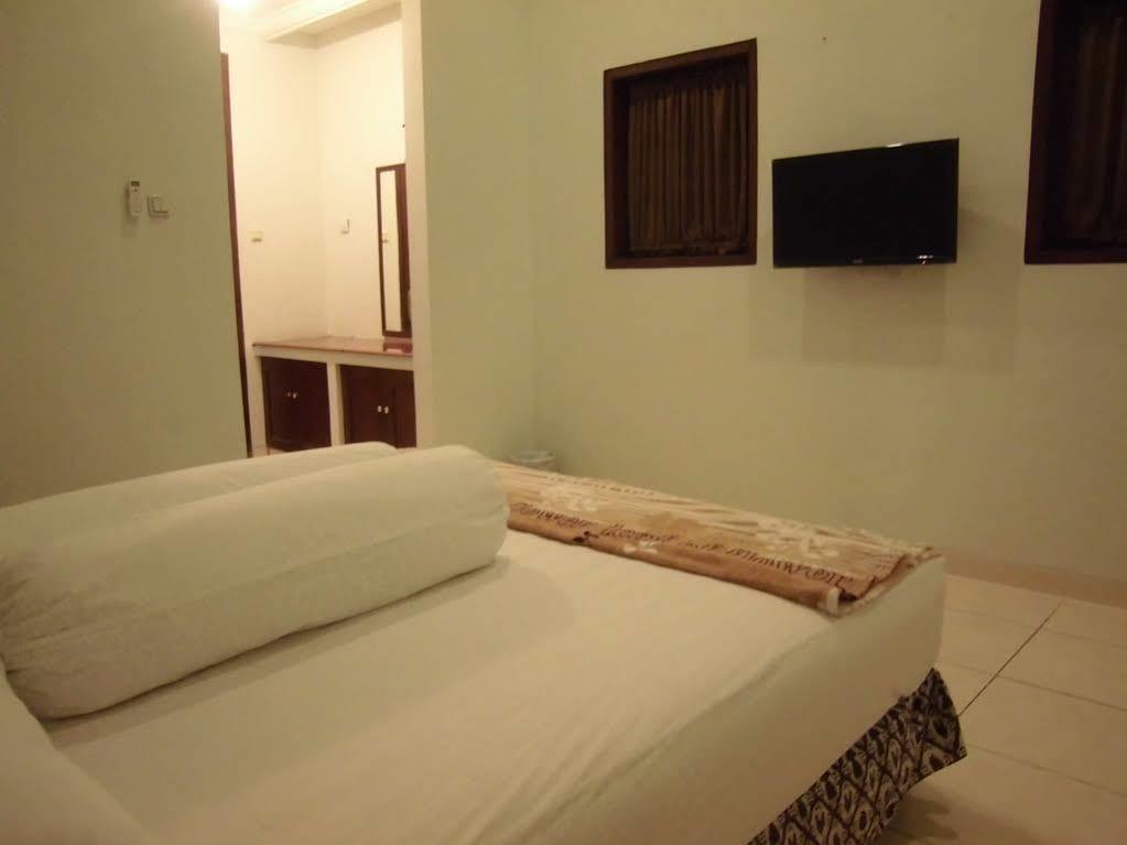 Griya Putri Dewi Guesthouse Γιογκιακάρτα Εξωτερικό φωτογραφία