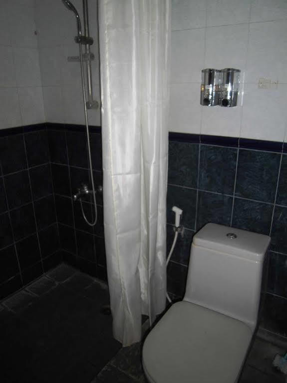 Griya Putri Dewi Guesthouse Γιογκιακάρτα Εξωτερικό φωτογραφία