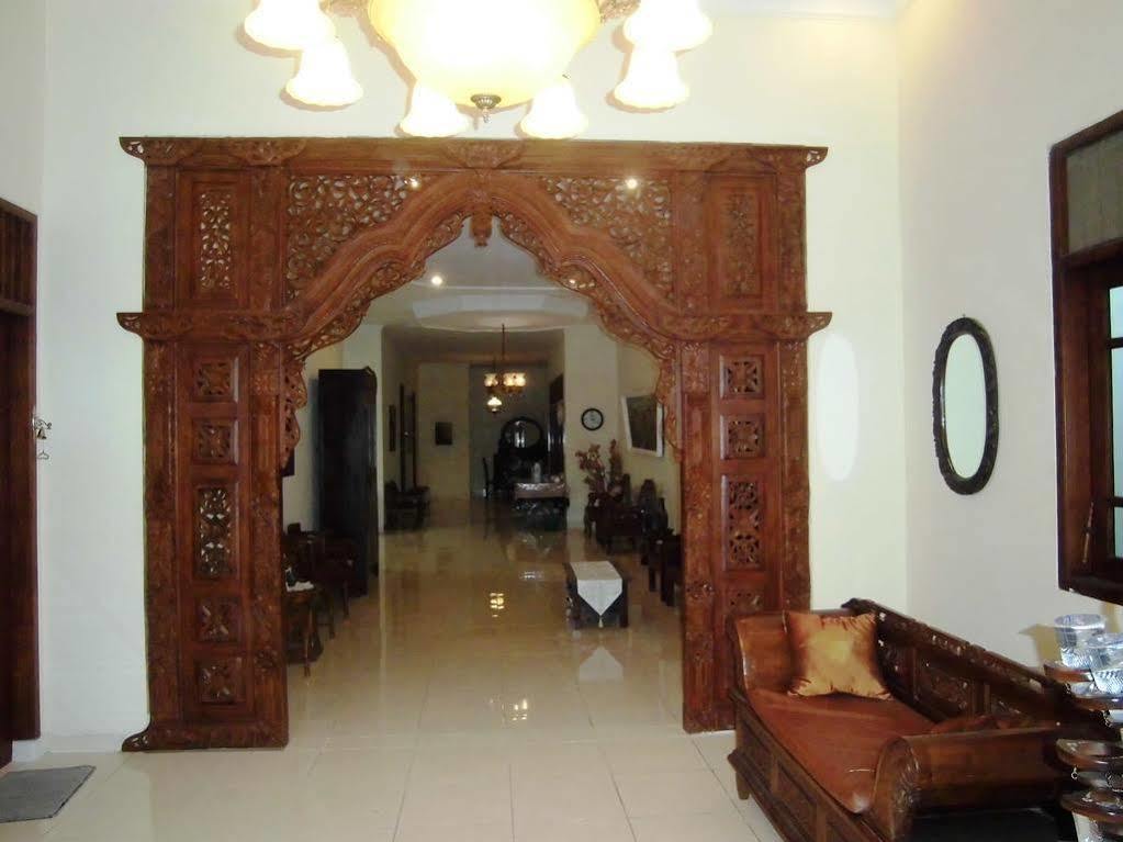 Griya Putri Dewi Guesthouse Γιογκιακάρτα Εξωτερικό φωτογραφία