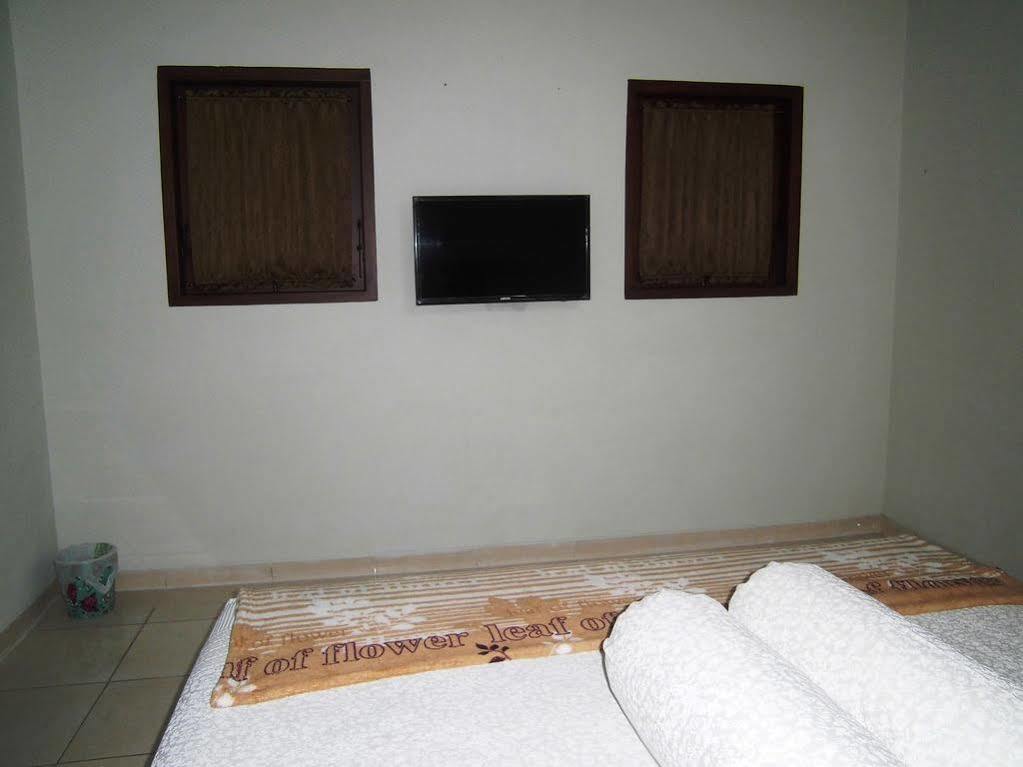 Griya Putri Dewi Guesthouse Γιογκιακάρτα Εξωτερικό φωτογραφία